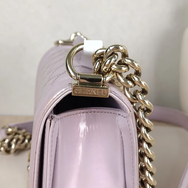 Chanel Crossbody Bag Le Boy​ Patent Leather Small20.5 × 8.5 × 12 cm — detail view 9 of 15