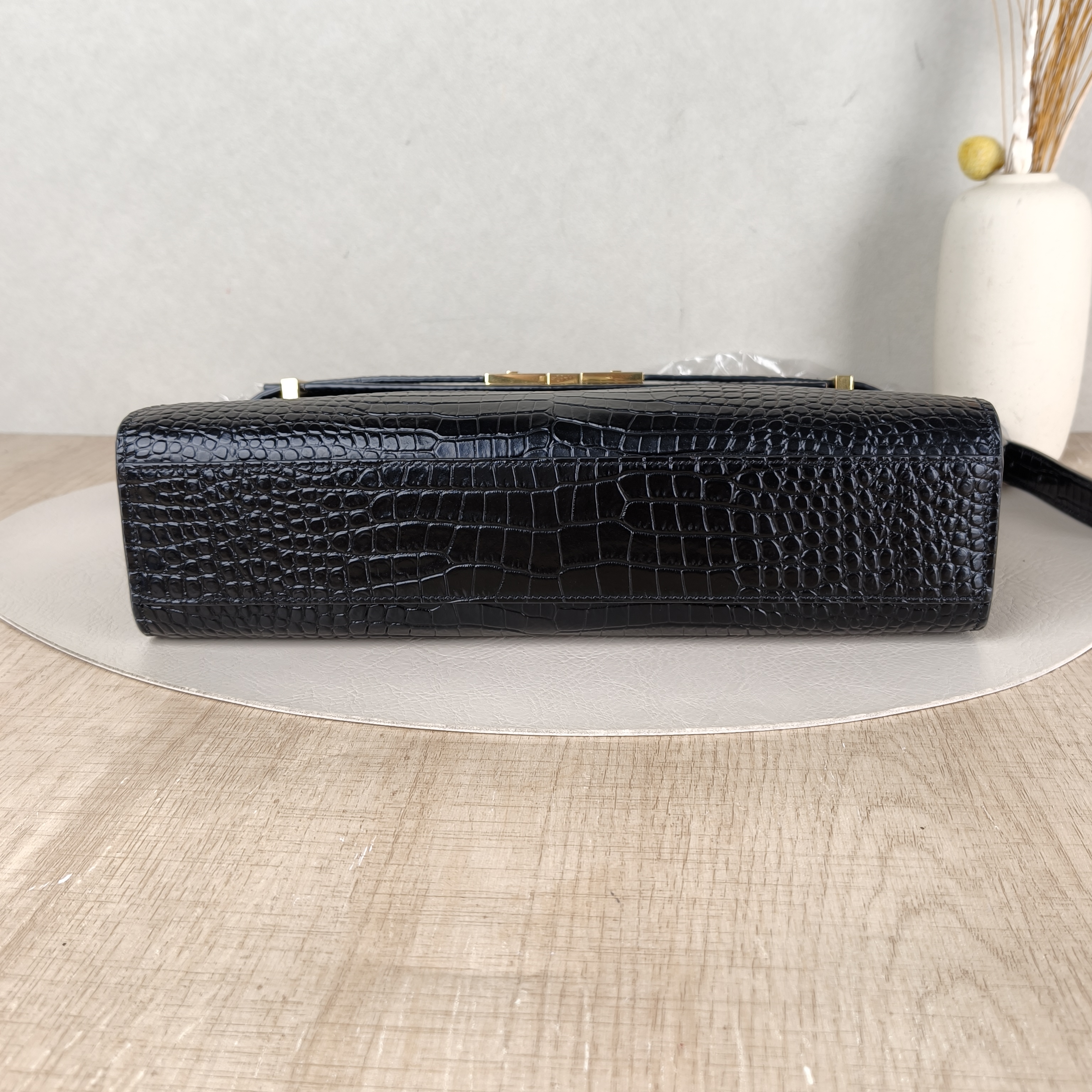 SAINT LAURENT Shoulder Bag MANHATTAN Black Calfskin Medium29 × 7.5 × 20 cm — cover view 2 of 5