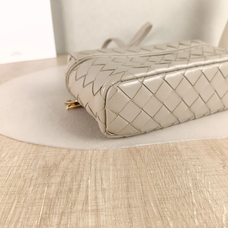 Bottega Veneta Crossbody Bag Bang Bang Cosmetic Bag Grey Lambskin One Size 22 × 6 × 12 cm — detail view 1 of 9