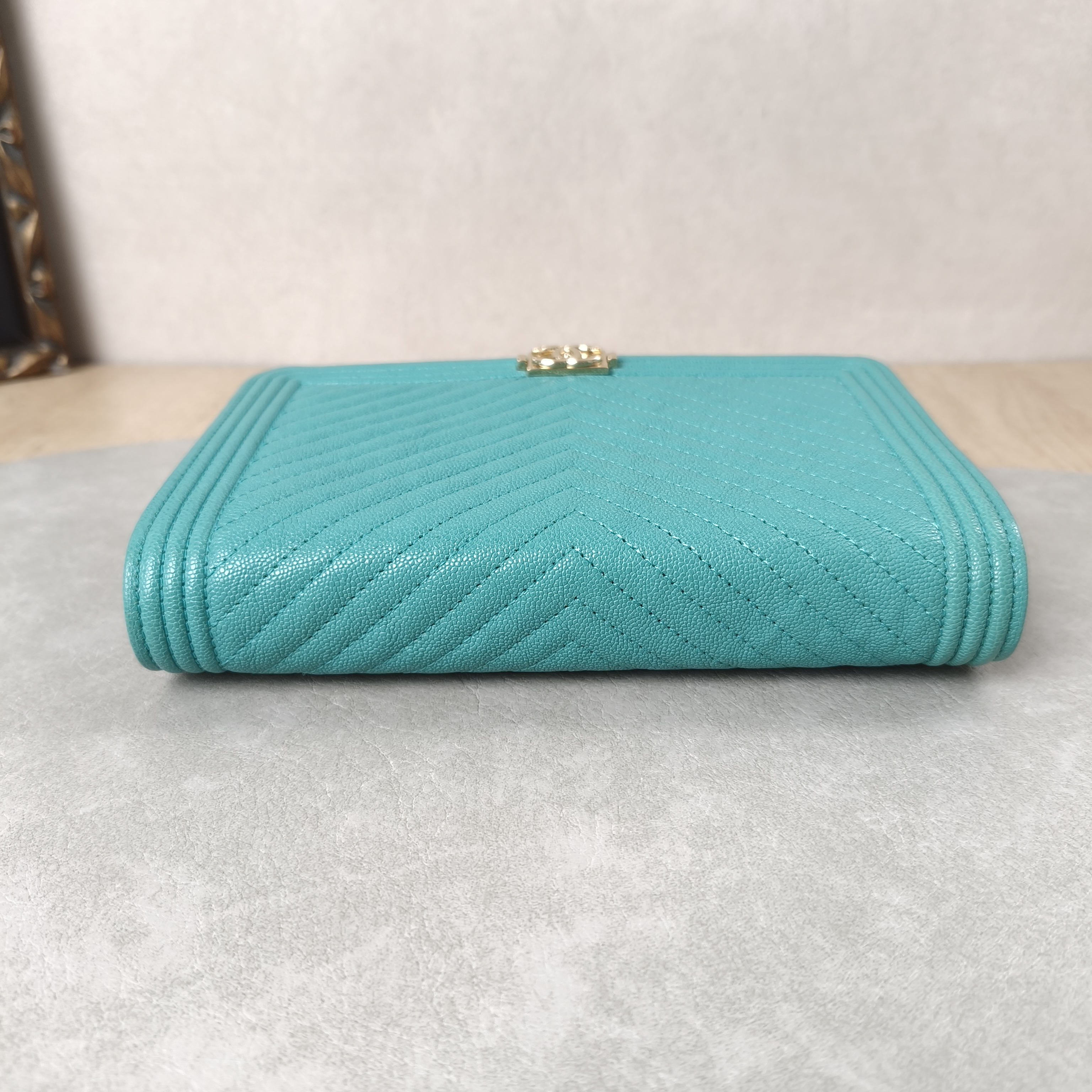 Chanel Crossbody Bag Le Boy WOC v Calfskinmini19.2 × 3.5 × 12.3 cm — cover view 7 of 10