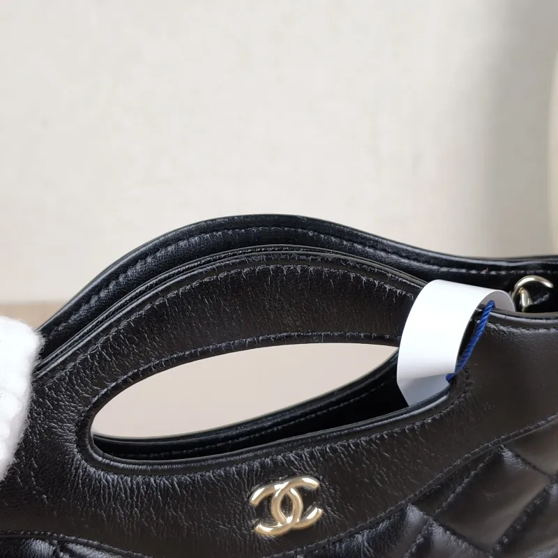 Chanel Shoulder Bag31Bag Black Waxed Leather Calfskinnano20.5 × 3.5 × 17 cm — detail view 11 of 11