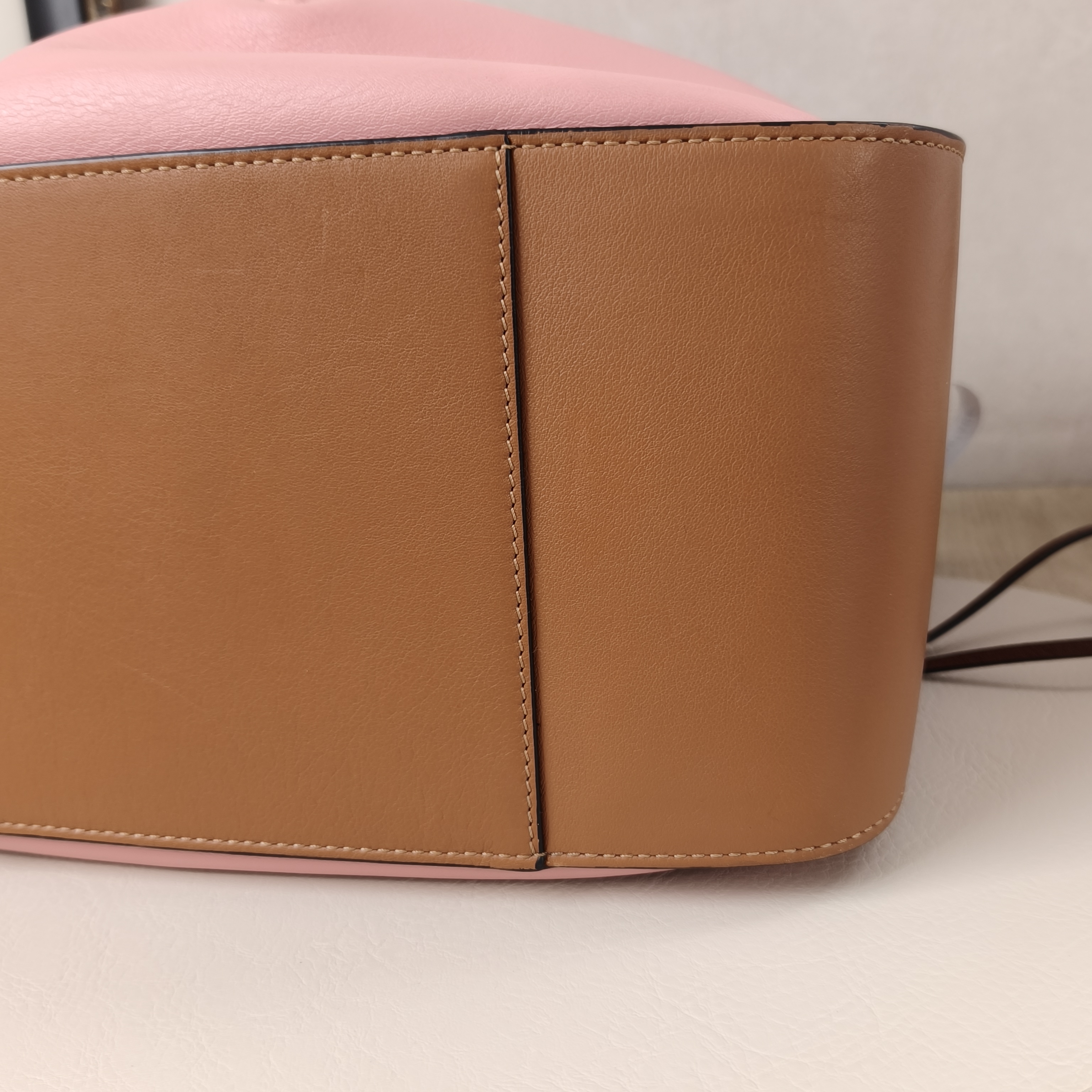 LOEWE Crossbody Bag Hammock Colorblock Calfskin Medium29 × 14 × 32 cm — cover view 3 of 9