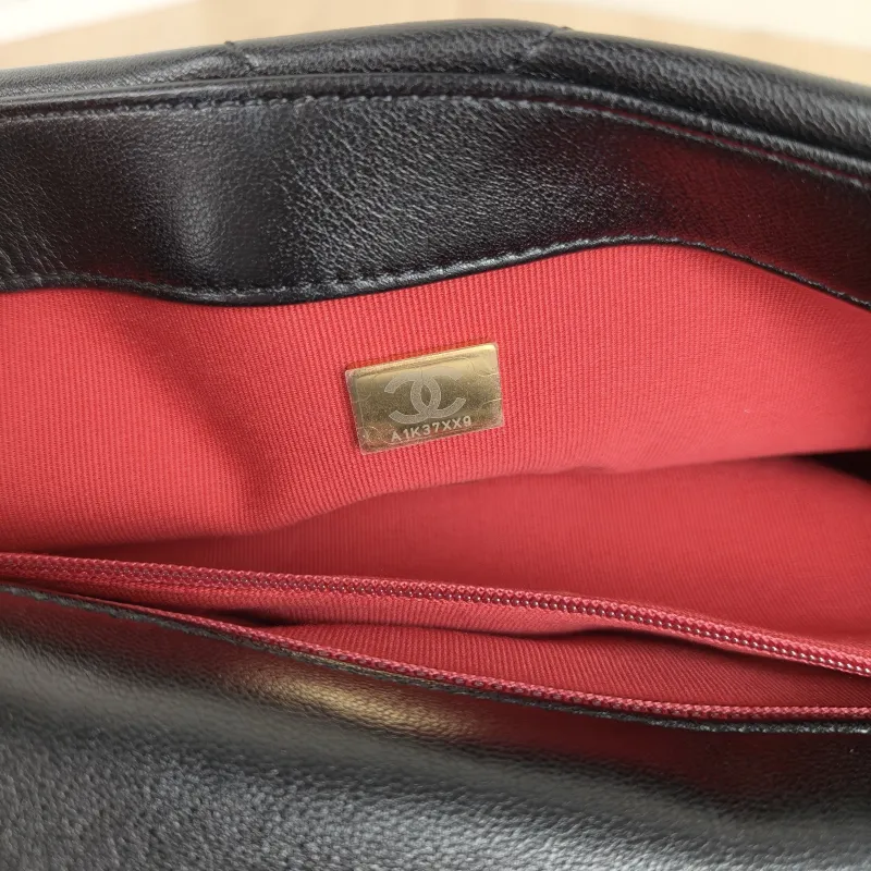 Chanel Crossbody Bag 19Bag Black SL ambskin Small 26 × 9 × 16 cm — detail view 12 of 13