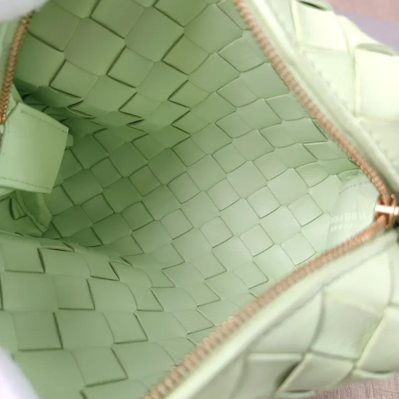 Bottega Veneta Crossbody Bag Loop Camera Bag Green Lambskinmini17 × 6 × 11 cm — detail view 12 of 16