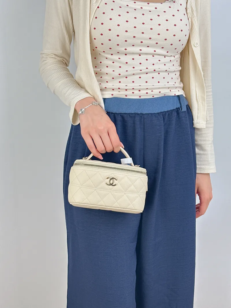 Chanel Crossbody Bag26c Edition Beige Grained Calfskin One Size17 × 8 × 9.5 cm — on-model view 3 of 3