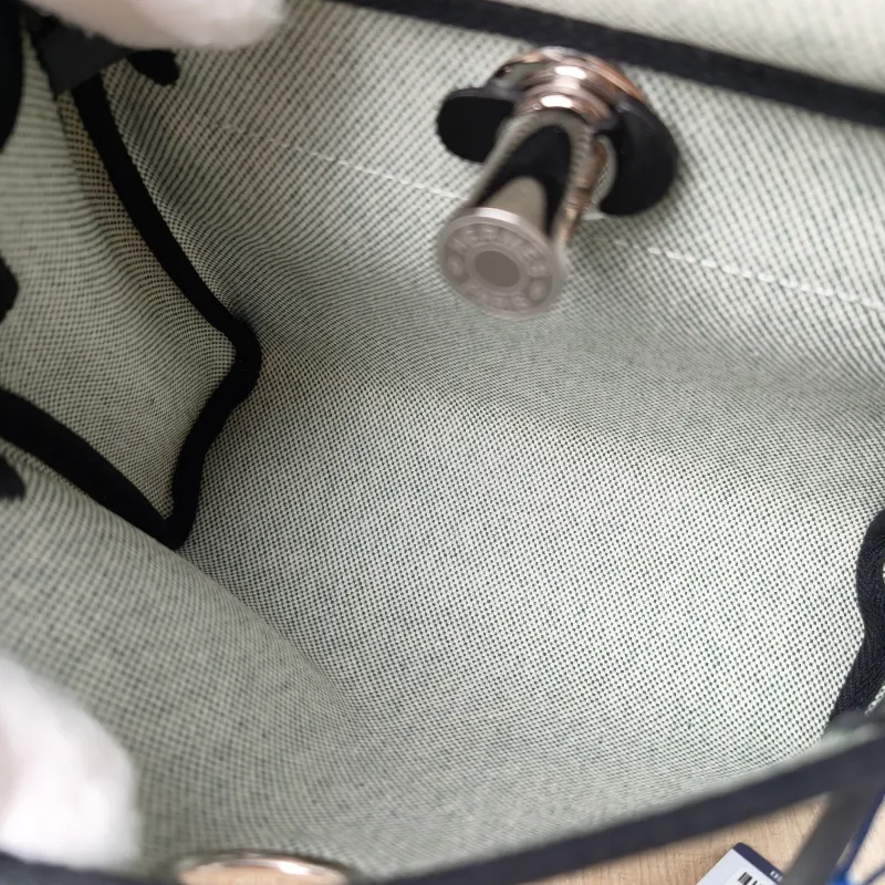Hermès Crossbody Bag Herbag Zip 20 Beige · Green · Black Calfskin，Canvas Mini 20.5 × 7 × 16.5 cm G — detail view 6 of 12