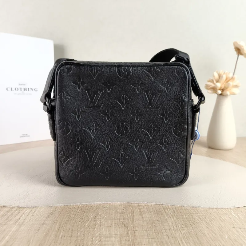 Louis Vuitton Crossbody Bag Getaway Messenger Bag Black Calfskin One Size 18 × 7.8 × 17 cm — cover view 5 of 5