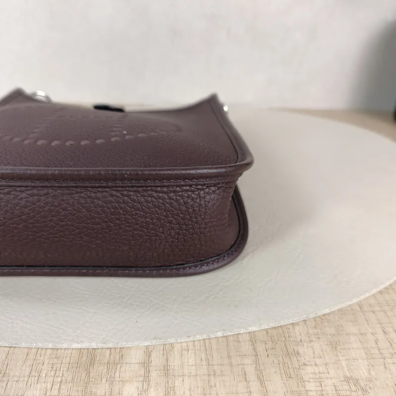 Hermès Crossbody Bag Evelyne Mini 16 Mini 16 0G Taurillon Clemence TC Calfskin Mini 17 × 5.5 × 18 cm B — detail view 10 of 11