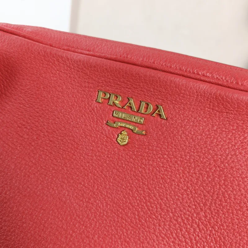 PRADA Crossbody Bag Camera Bag Red Calfskin One Size 24 × 9 × 16 cm — detail view 6 of 10