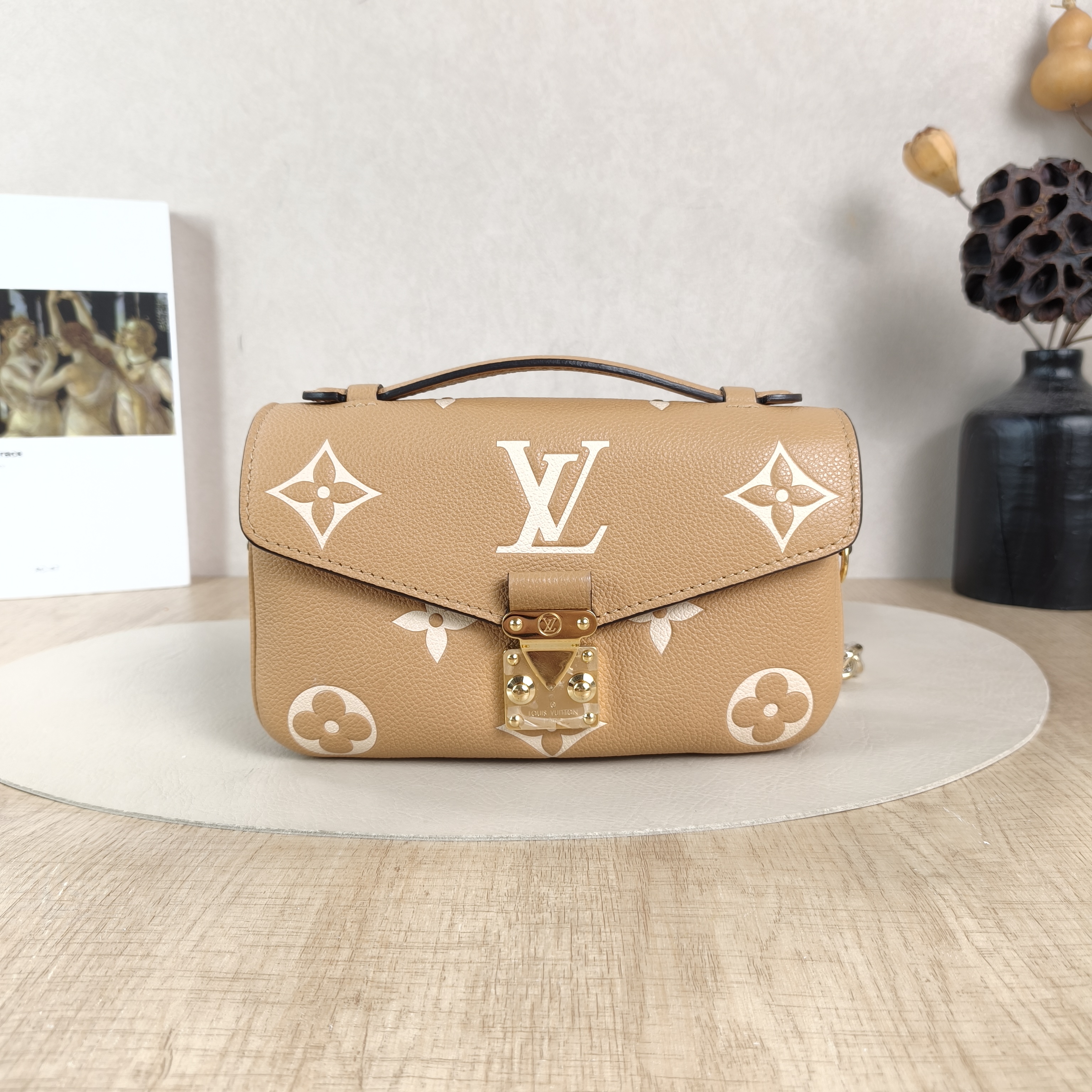 Louis Vuitton Crossbody Bag Pochette Métis East West White Taupe Calfskin Small21.5 × 6 × 13.5 cm