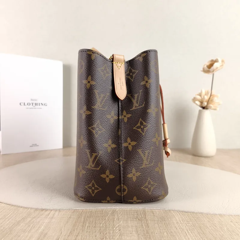Louis Vuitton Crossbody Bag NÉONOÉ Bucket Bag BB Monogram PVC BB 20 × 13 × 20 cm — detail view 1 of 12