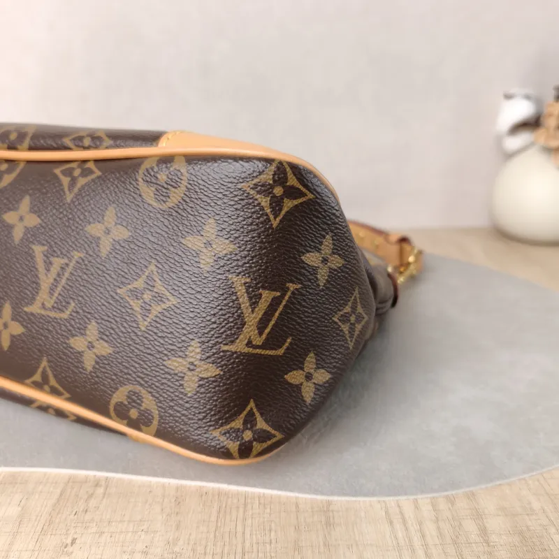 Louis Vuitton Crossbody Bag Boulogne PVC Small 26 × 9.5 × 16 cm — detail view 3 of 11