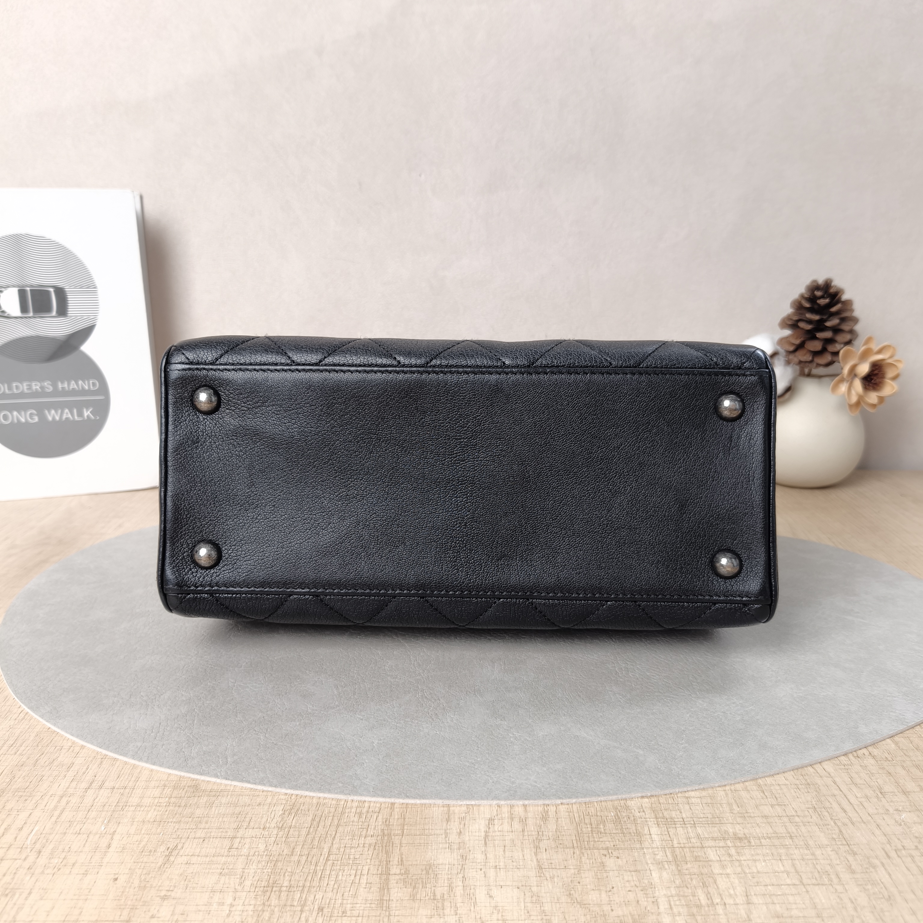 Chanel Shoulder Bag tote Black Calfskin One Size26 × 12 × 16 cm — cover view 5 of 5