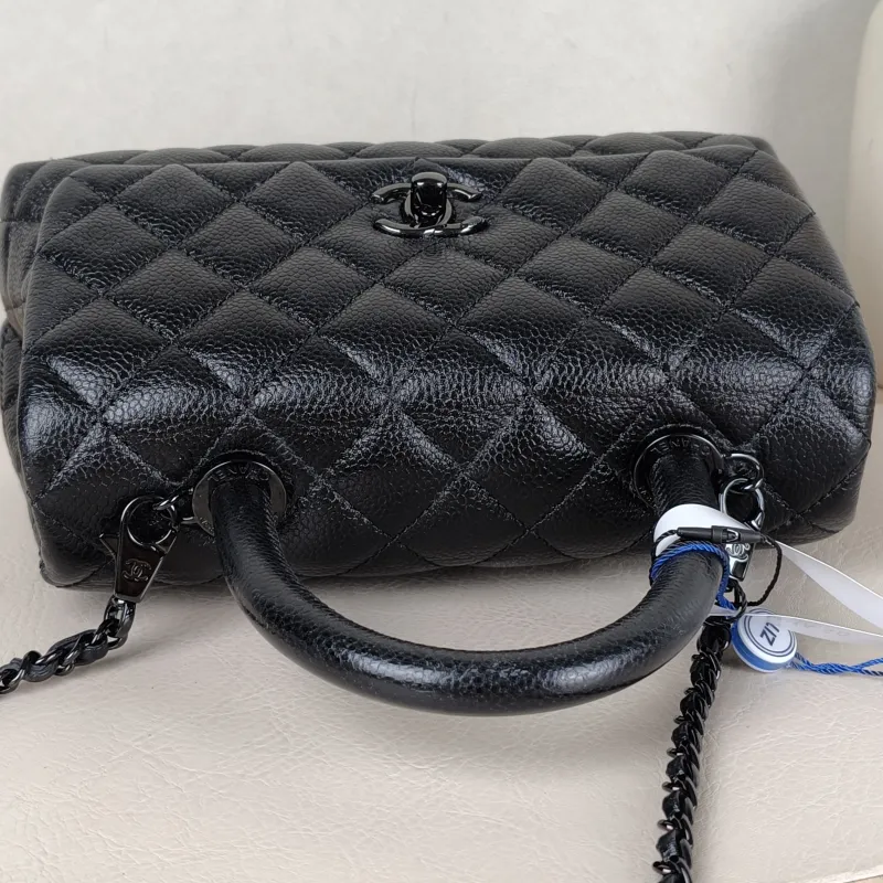 Chanel Crossbody Bag Coco Handle​Black Calfskin Small24 × 10 × 14 cm — detail view 3 of 16