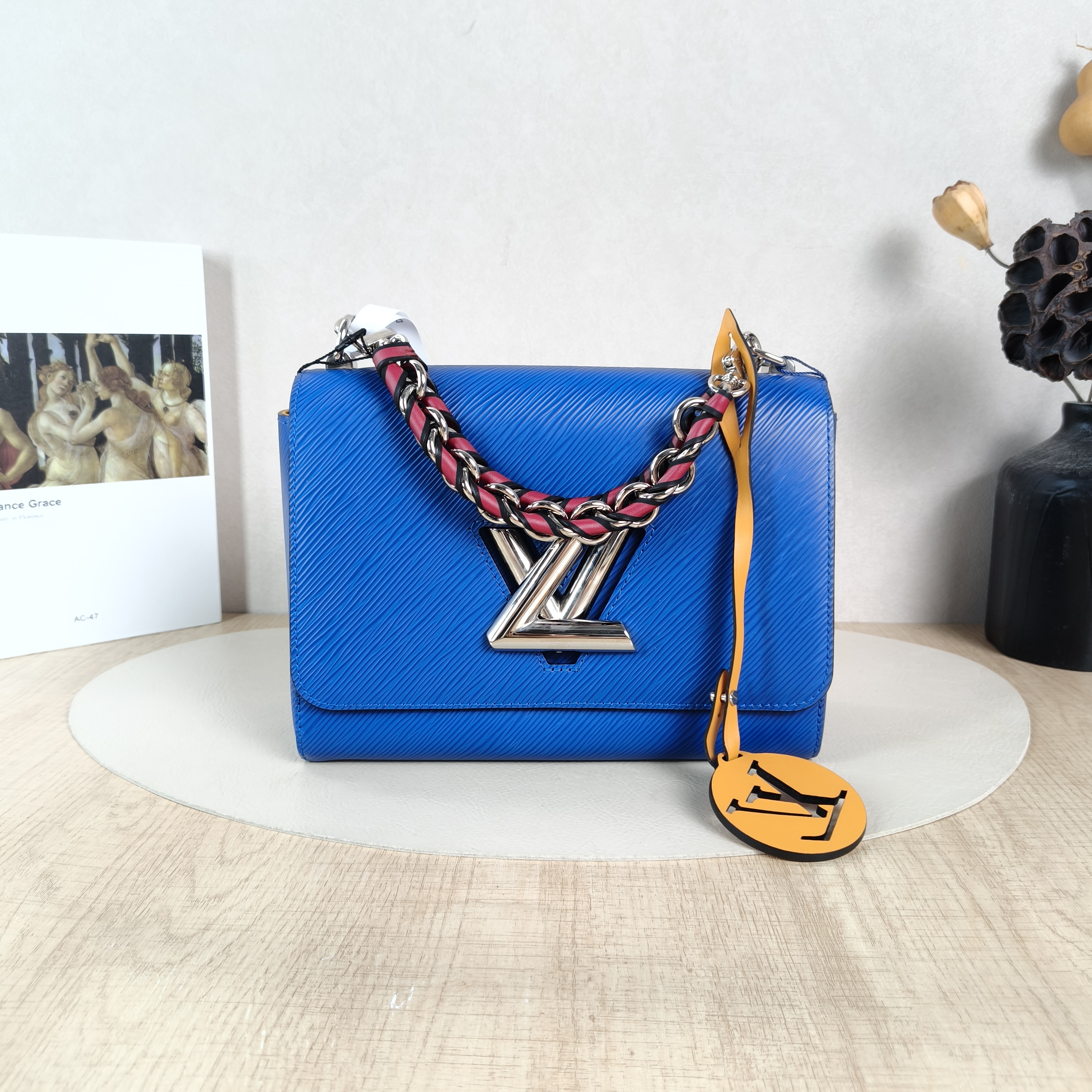 Louis Vuitton Crossbody Bag Twist Navy Epi Embossed Calfskin Medium23 × 9.5 × 17 cm