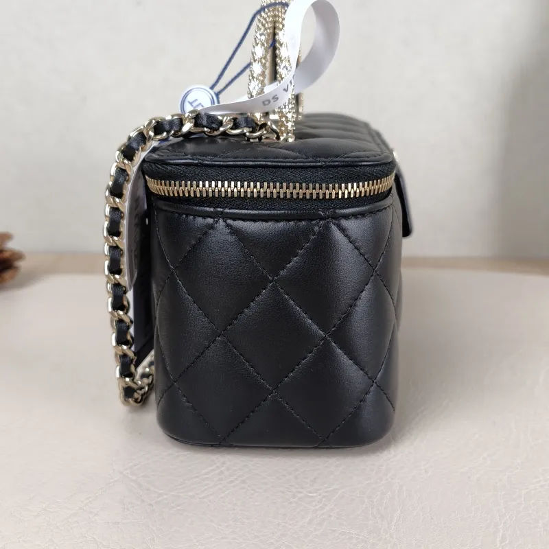 Chanel Crossbody Bag Black Lambskin One Size 16 × 8 × 9.5 cm — detail view 7 of 14