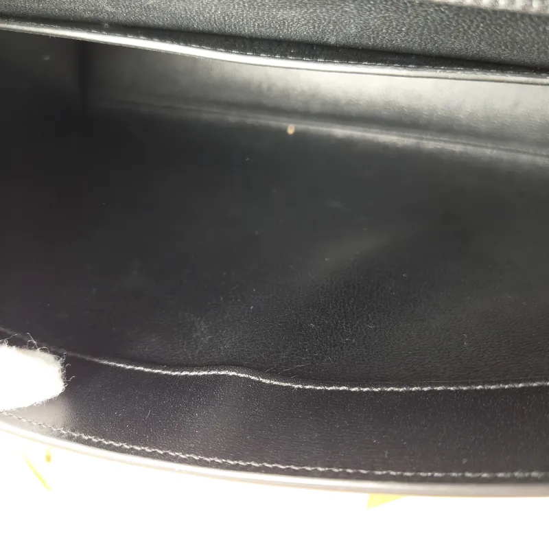 SAINT LAURENT Shoulder Bag MANHATTAN Black Calfskin Medium 29 × 7.5 × 20 cm — detail view 5 of 11