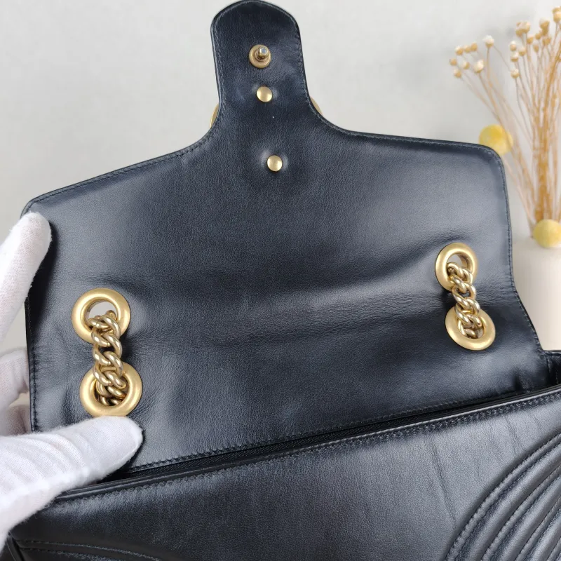 GUCCI Crossbody Bag GG Marmont Medium Marmont 26 Black CC alfskin Medium 26 × 7 × 15 cm — detail view 3 of 13