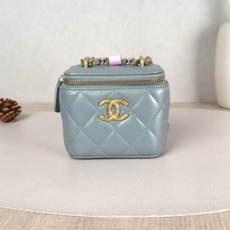 Chanel Crossbody Bag Edition Lambskin Mini 11 × 7 × 9 cm