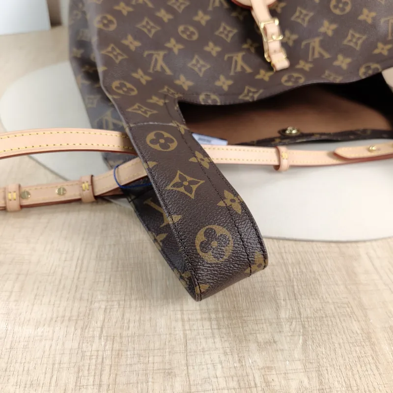 Louis Vuitton Top Handle Bag ATLANTIS Monogram PVC Large 34 × 13.5 × 34 cm — detail view 3 of 15