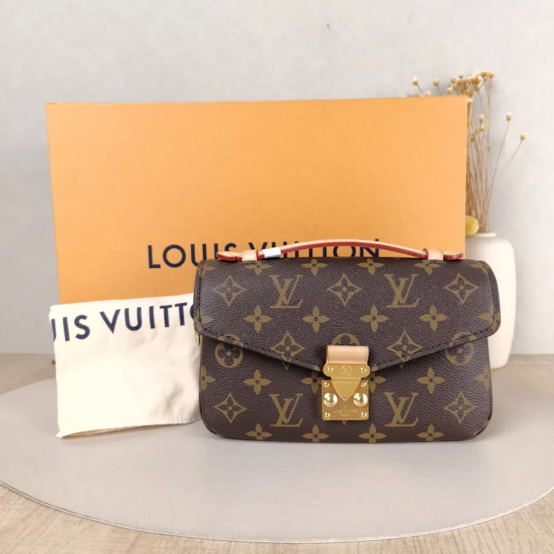 Louis Vuitton Crossbody Bag Pochette Métis East West Monogram PVC Small 21.5 × 6 × 13.5 cm — cover view 3 of 6