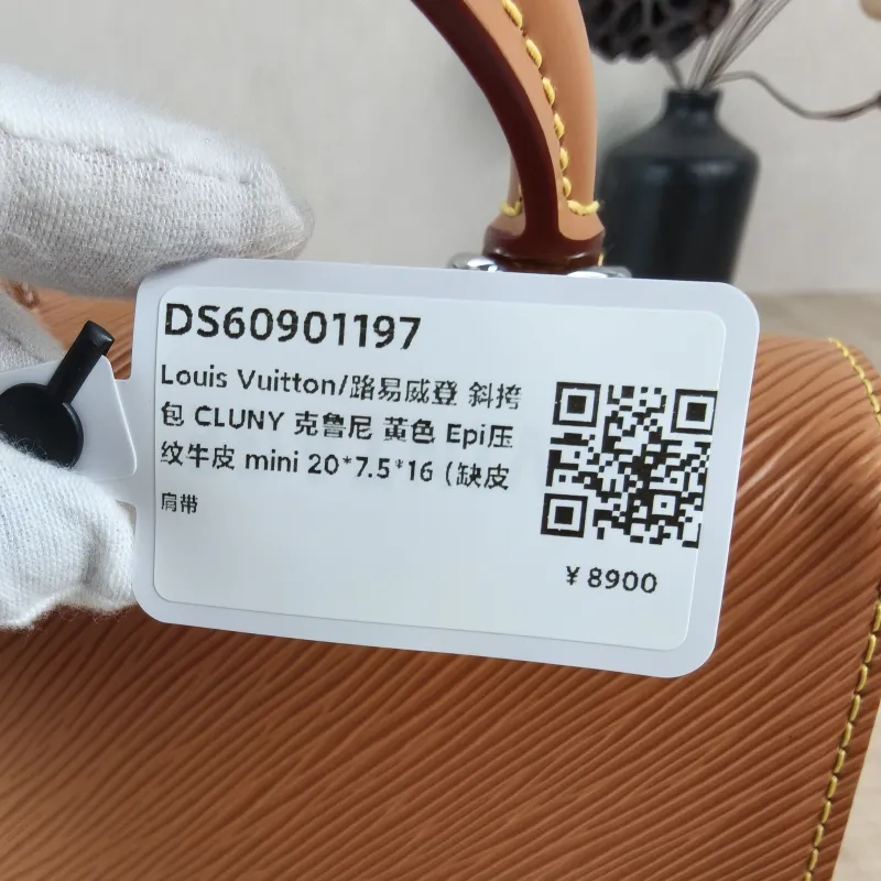 Louis Vuitton Crossbody Bag CLUNY Yellow Epi Embossed Calfskin Mini 20 × 7.5 × 16 cm Leather Tag — detail view 3 of 14