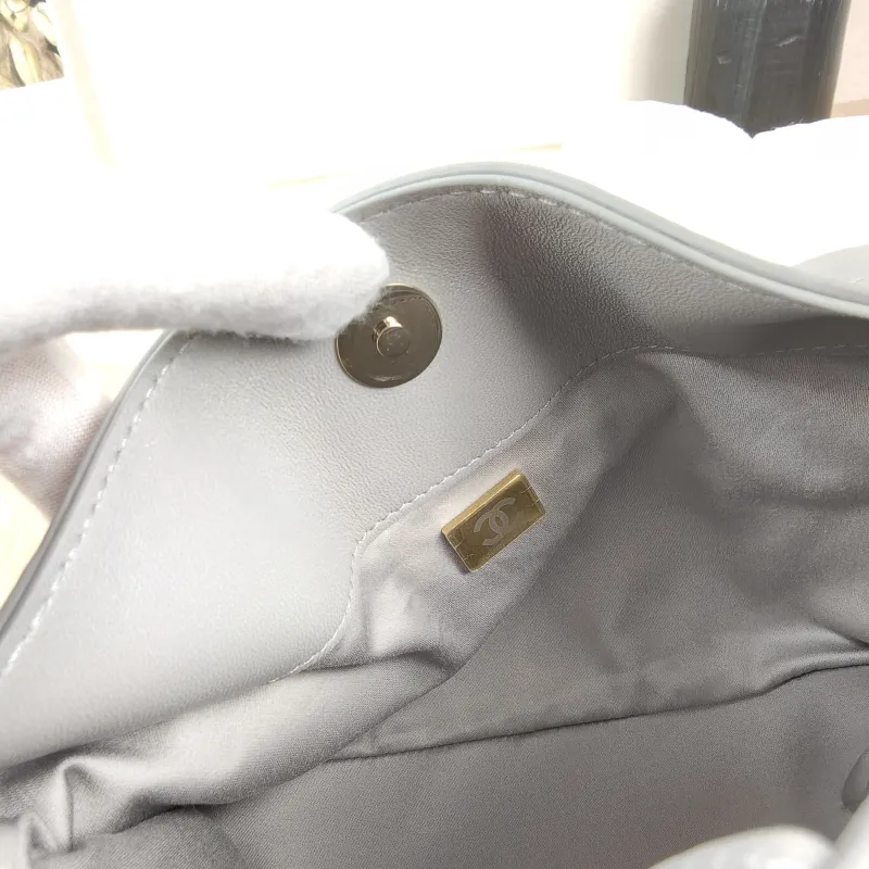 Chanel Shoulder Bag hobo Grey Lambskin One Size 22 × 8 × 16 cm — detail view 8 of 10