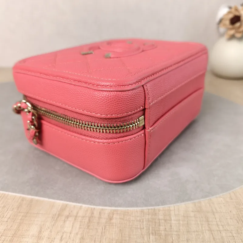 Chanel Crossbody Bag CC Filigree Vanity Cosmetic Bag Pink Grained Calfskin Small 17 × 7 × 13 cm 29 — detail view 7 of 15