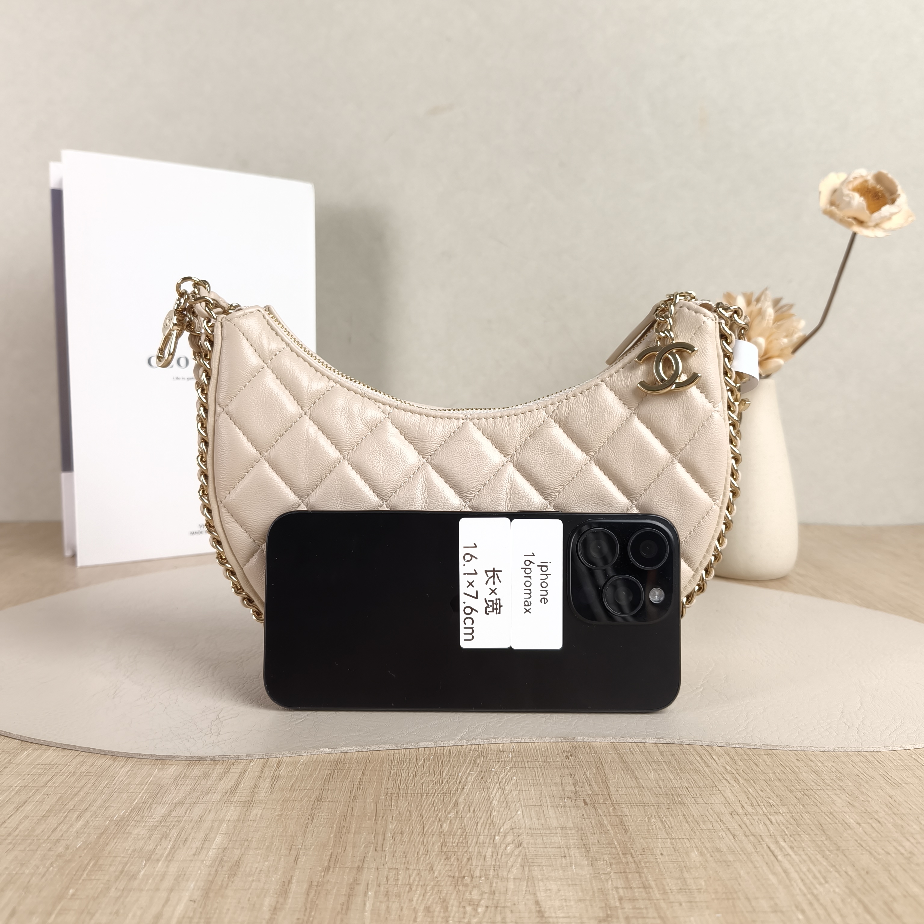 Chanel Shoulder Bag Beige Lambskin Small20 × 6 × 15 cm — cover view 4 of 5