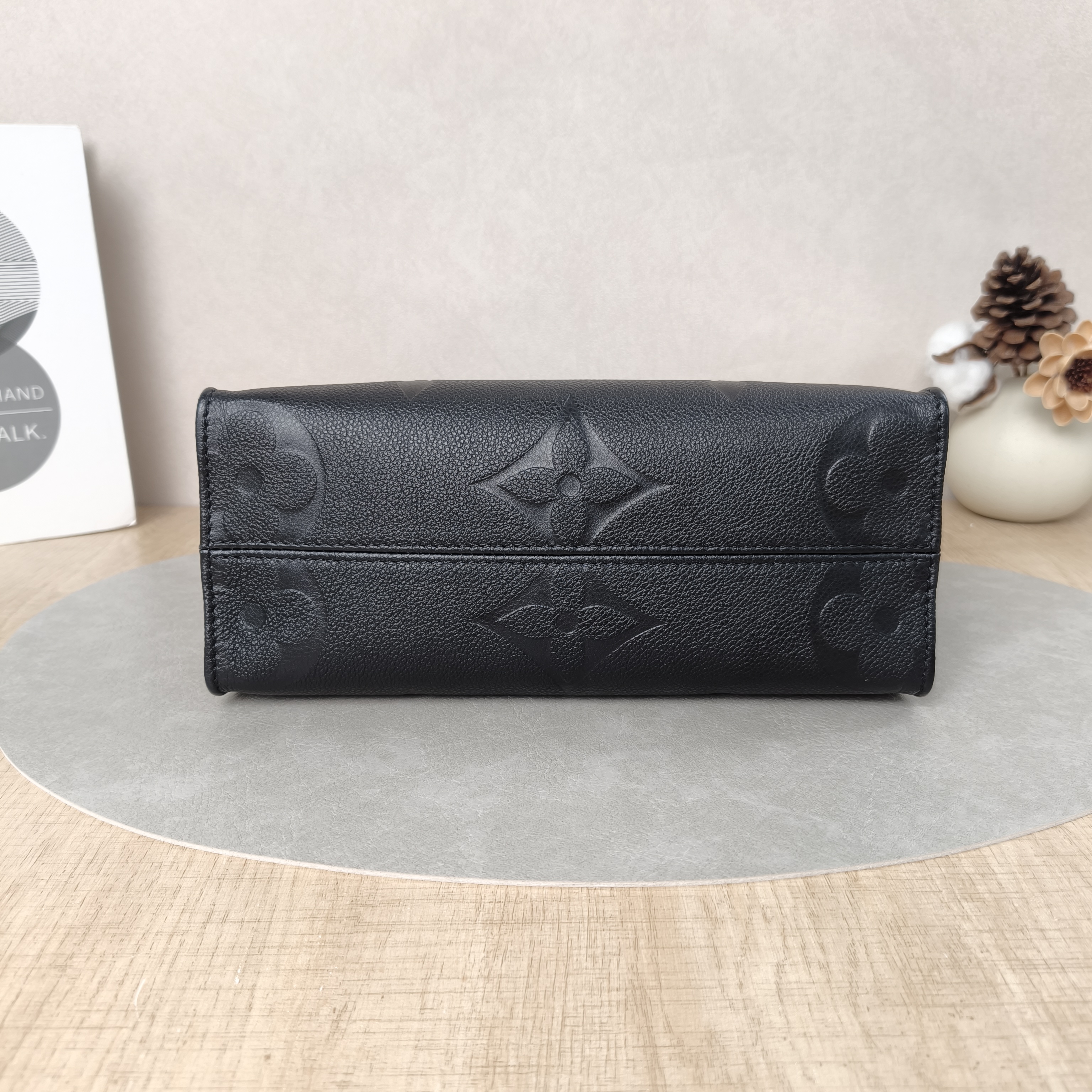 Louis Vuitton Shoulder Bag Onthego Black Monogram Empreinte Embossed Calfskin Small25 × 11.5 × 19 cm — cover view 3 of 6