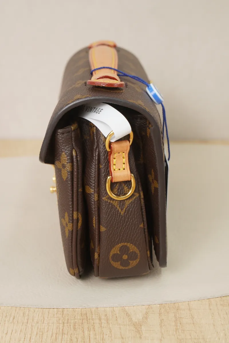 Louis Vuitton Monogrampvc Microchip Edition · Box Two Straps · 21.5 × 6 × 13.5 cm — detail view 5 of 20