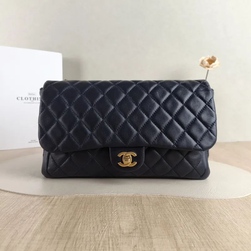 Chanel Crossbody Bag cf Crossbody Bag Navy Lambskin One Size 28 × 6 × 19 cm 18