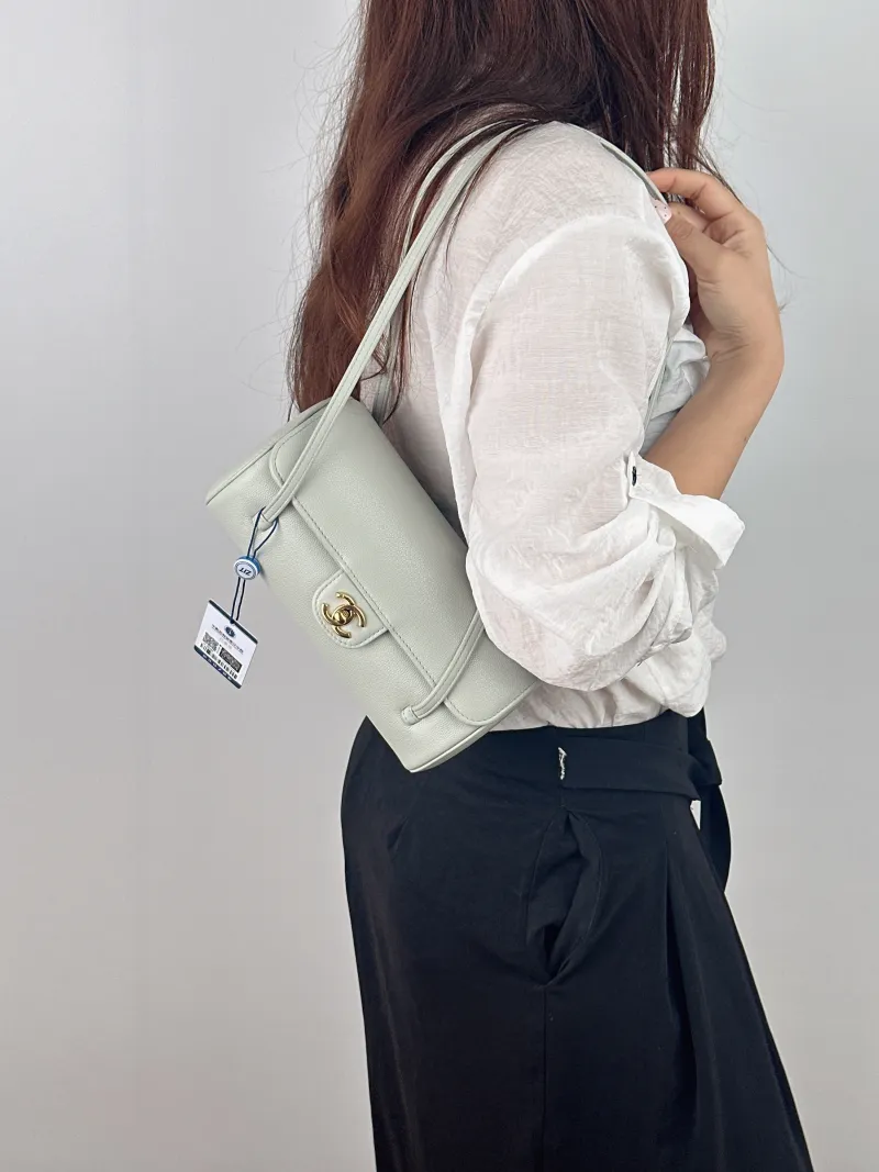 Chanel Crossbody Bag Bowling Bag Green Calfskin 20 × 10 × 10 cm Microchip Edition — on-model view 2 of 2