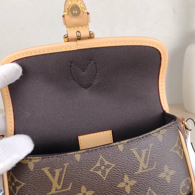 Louis Vuitton Crossbody Bag Diane Baguette Bag Monogram PVC nano 19 × 6 × 10.5 cm — detail view 3 of 12