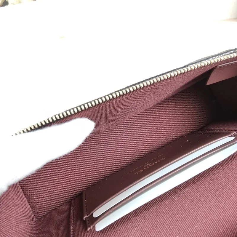 Chanel Crossbody Baglp Box Bag Top Handle Crossbody Bag Black Grained Calfskin 19.5 × 5 × 17 cm — detail view 7 of 14
