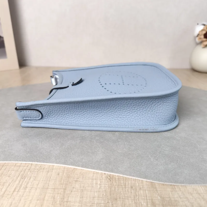 Hermès Crossbody Bag Evelyne Mini 16 Mini 16 J7 Taurillon Clemence TC Calfskin Mini 17 × 5.5 × 18 cm K — detail view 3 of 13