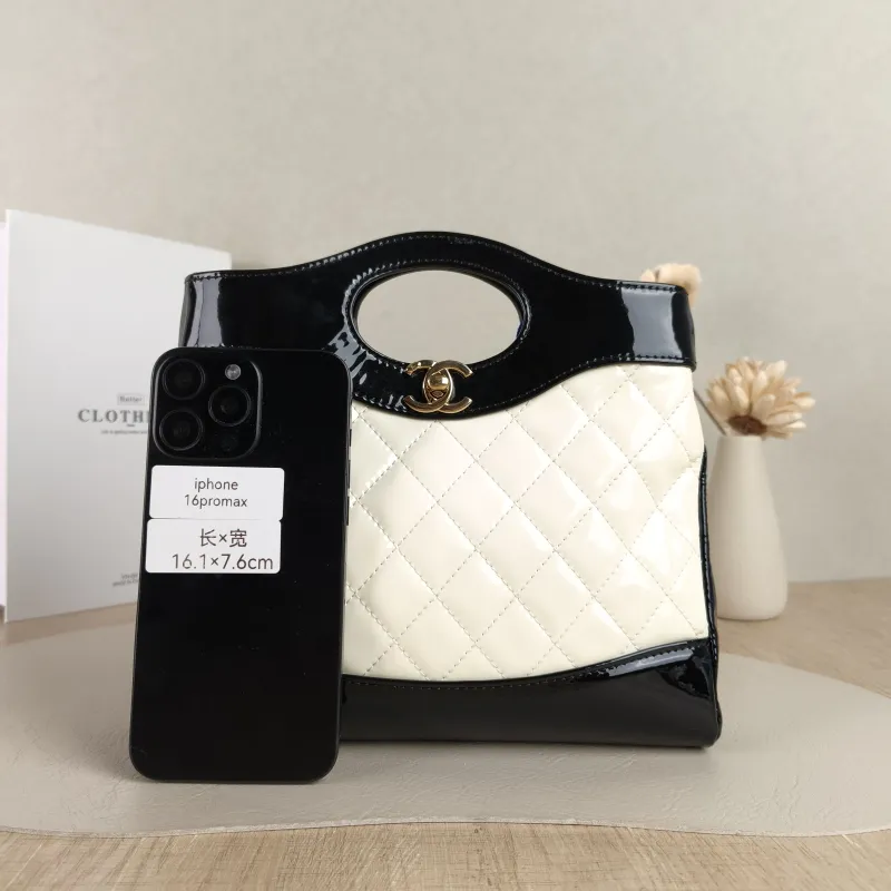 Chanel Crossbody Bag 31Bag Patent Leather Mini 23 × 5.5 × 22 cm — cover view 4 of 5