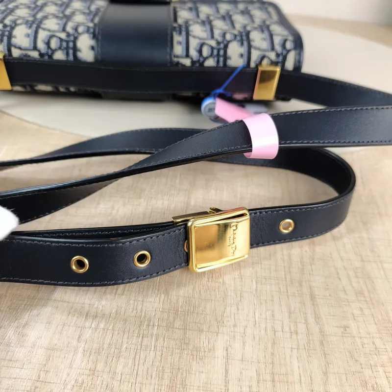 DIOR Crossbody Bag 30Montaigne 30 Edition Canvas Medium 24 × 8 × 17 cm — detail view 8 of 11