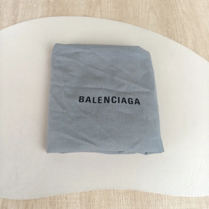 BALENCIAGA Shoulder Bag CRUSH Chain Bag Black Calfskin Medium30 × 13 × 20 cm — detail view 2 of 13