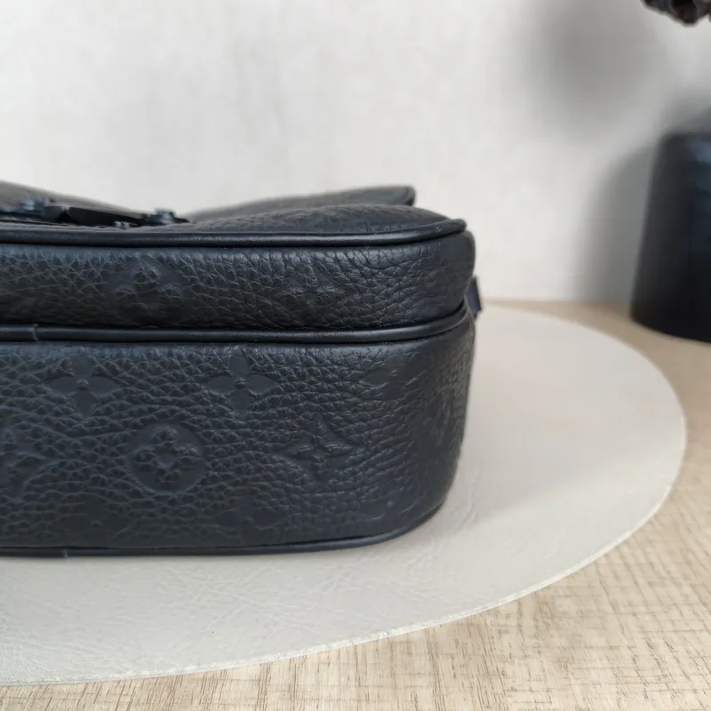 Louis Vuitton Crossbody Bag S Lock Messenger Bag Black Calfskin One Size22 × 8 × 18 cm — detail view 14 of 15