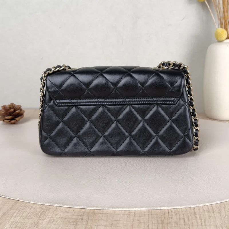 Chanel Crossbody Bag Crossbody Bag Black Lambskin One Size 19 × 4 × 11 cm — cover view 4 of 5