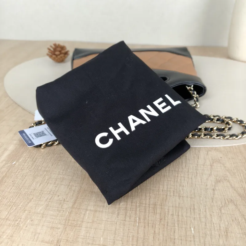 Chanel Crossbody Bag31Bag Beige · Black Waxed Leathernano19 × 5 × 12 cm — detail view 6 of 14