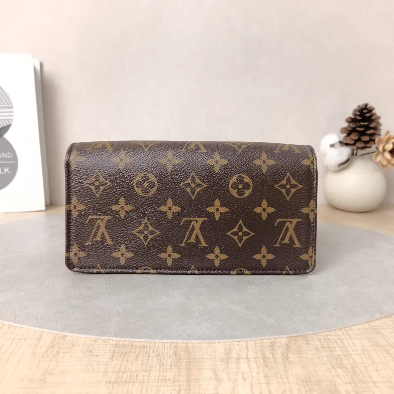 Louis Vuitton Crossbody Bag LILY Chain Bagwoc Monogram PVC One Size21 × 3.5 × 10.5 cm — cover view 6 of 6