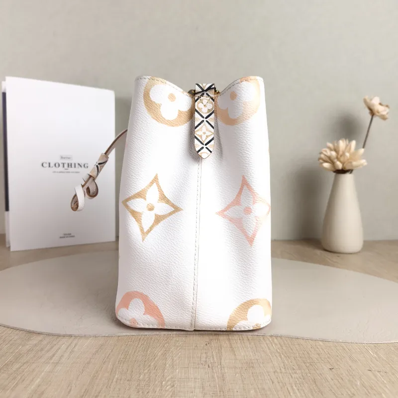 Louis Vuitton Crossbody Bag NÉONOÉ Bucket Bag BB PVC BB 20 × 13 × 20 cm — detail view 1 of 10