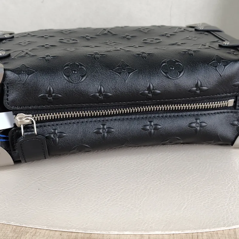 Louis Vuitton Crossbody Bag Side Trunk Box Black Calfskin Medium23.5 × 8.5 × 16 cm — detail view 4 of 12