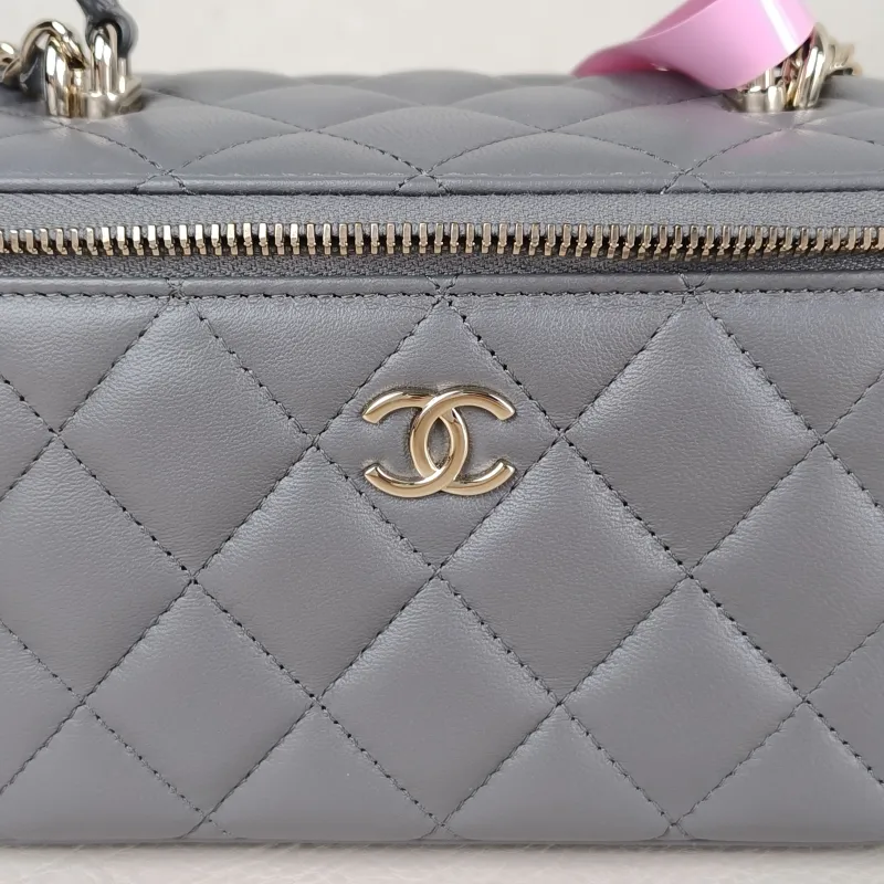 Chanel Crossbody Bag Edition Grey Lambskinmini16 × 8 × 9.5 cm — detail view 13 of 14