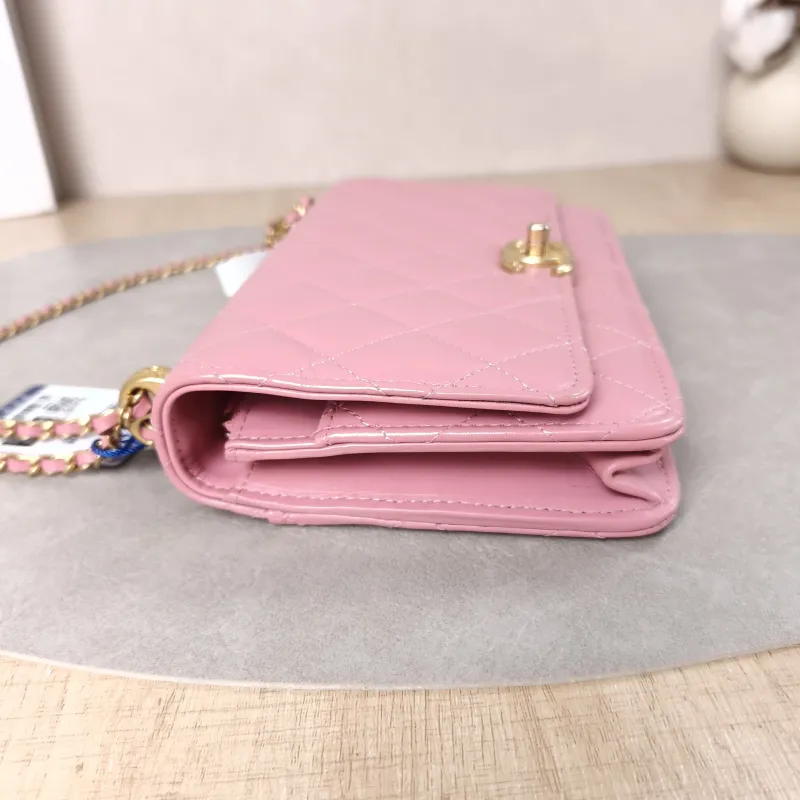 Chanel Crossbody Bag woc Pink Calfskin One Size19.2 × 3.5 × 12.3 cm — detail view 8 of 14