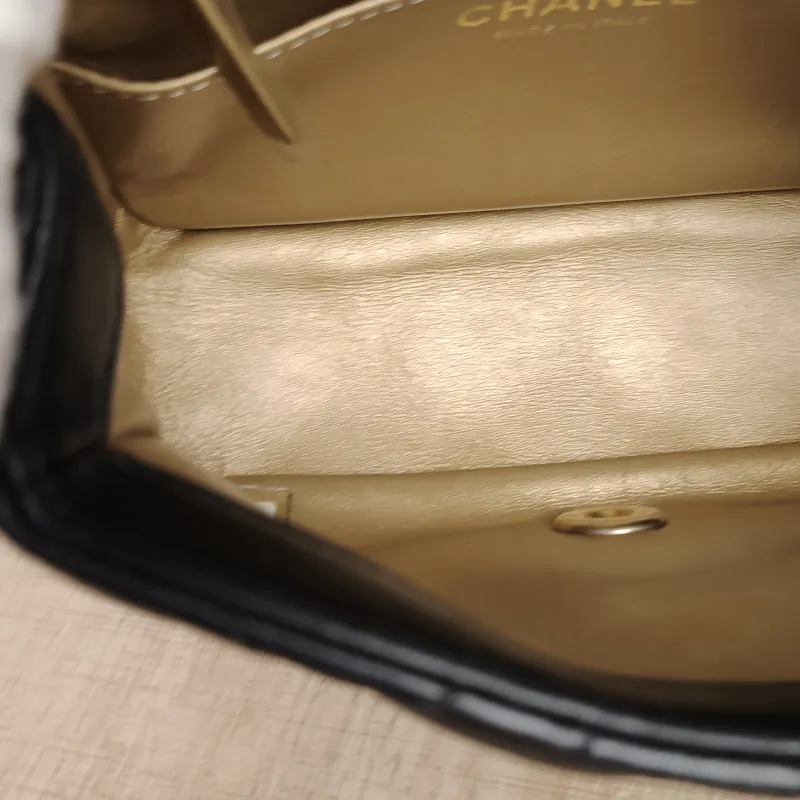 Chanel Crossbody Bag Black Lambskin One Size17 × 8 × 13.5 cm Conditioned — detail view 2 of 16