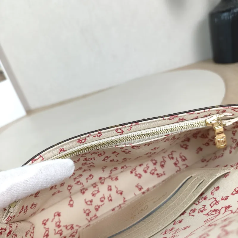 Louis Vuitton Crossbody Bag IVY Monogram PVC Small 23.5 × 4.3 × 12 cm — detail view 4 of 13