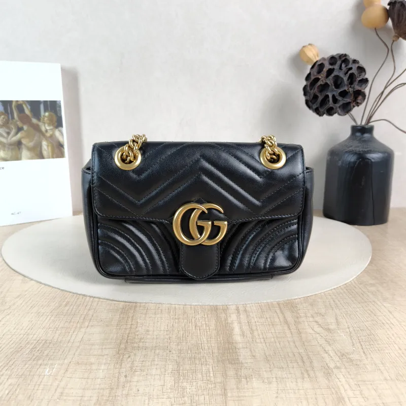 GUCCI Crossbody Bag GG Marmont Small Marmont 22 Black CC alfskin Small 22 × 6 × 13 cm